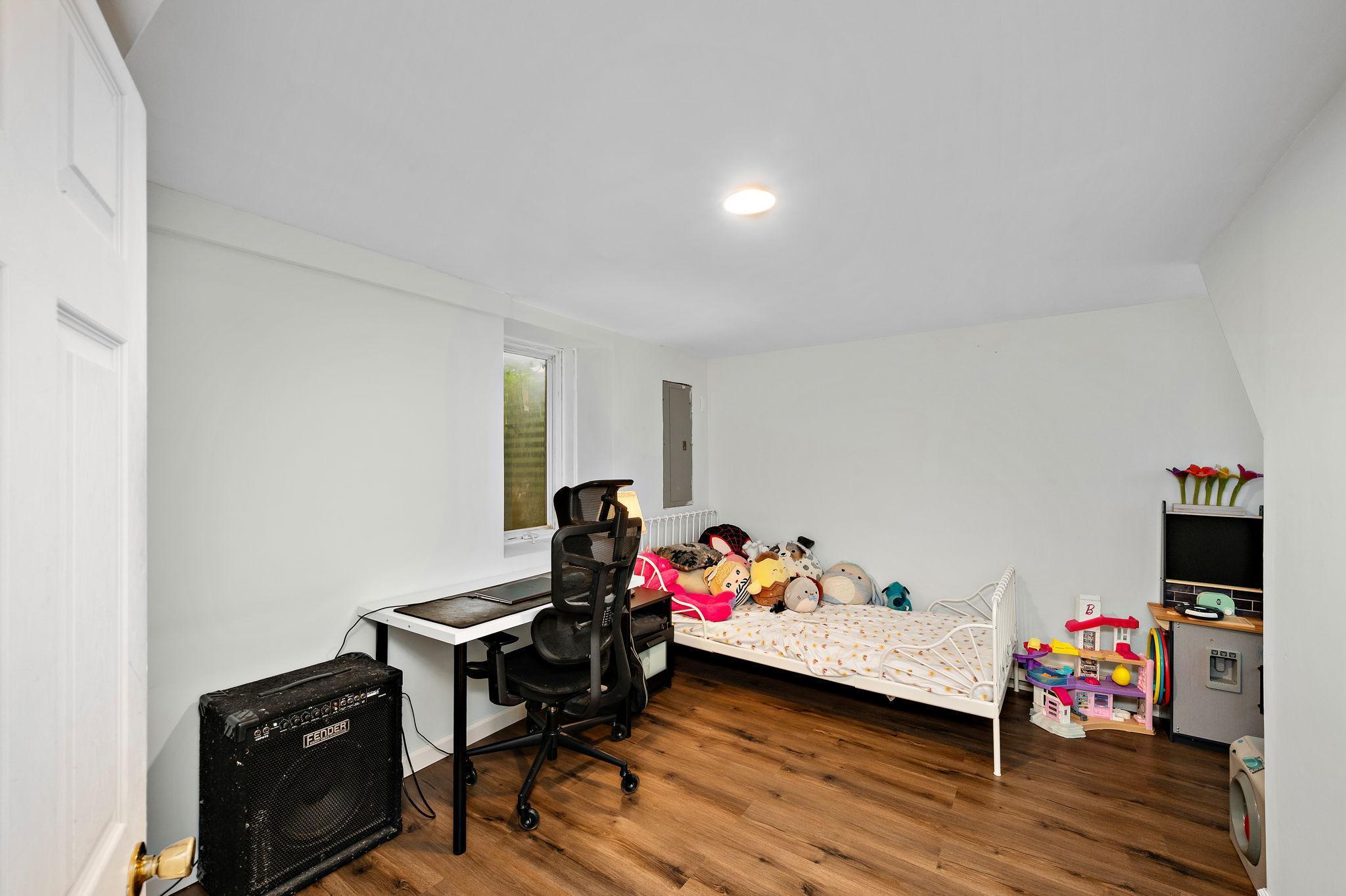 727 Cottage Avenue E