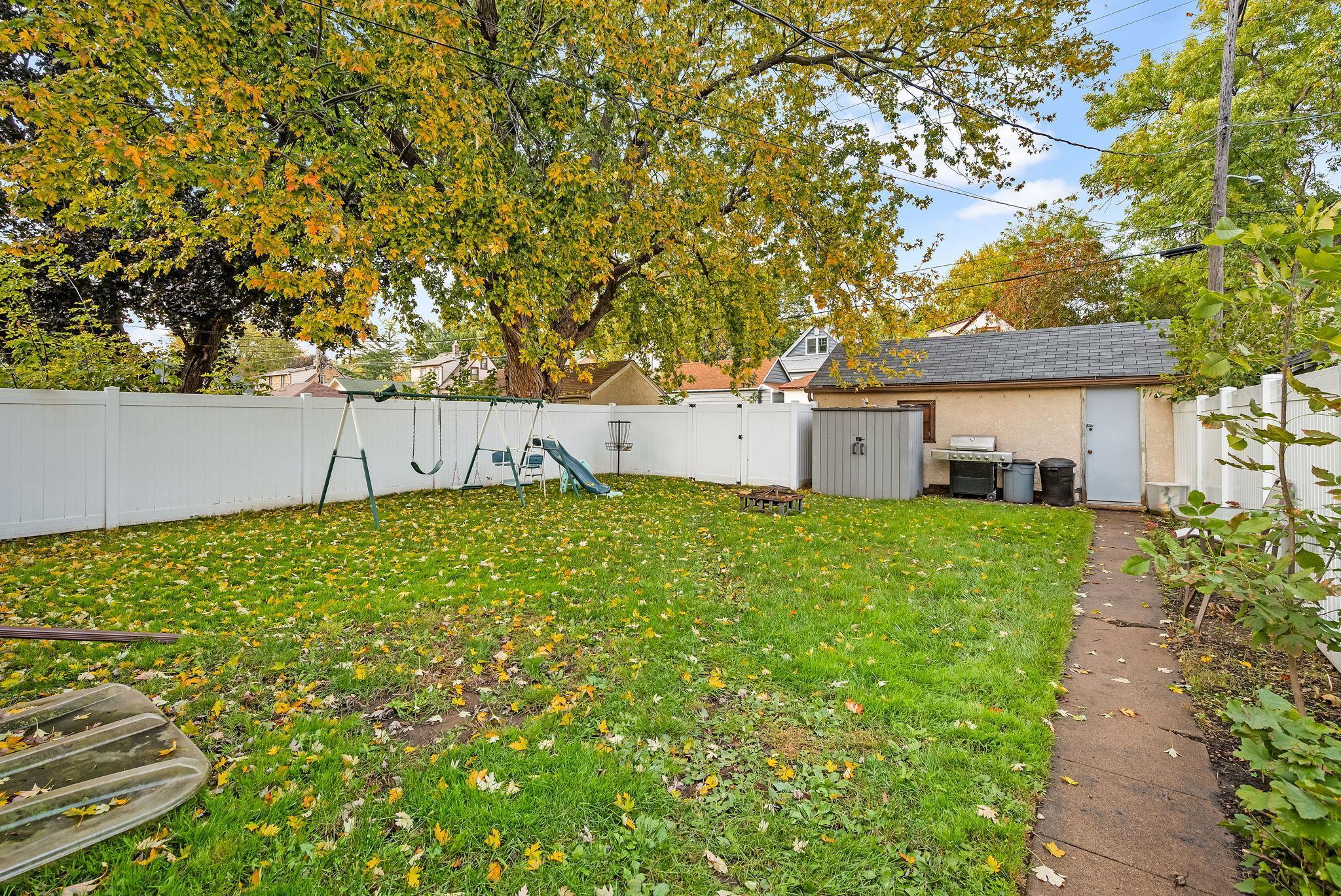 727 Cottage Avenue E