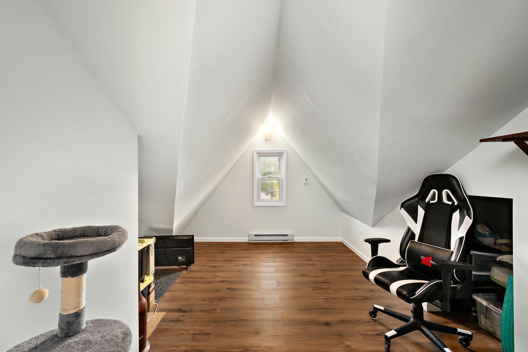 727 Cottage Avenue E