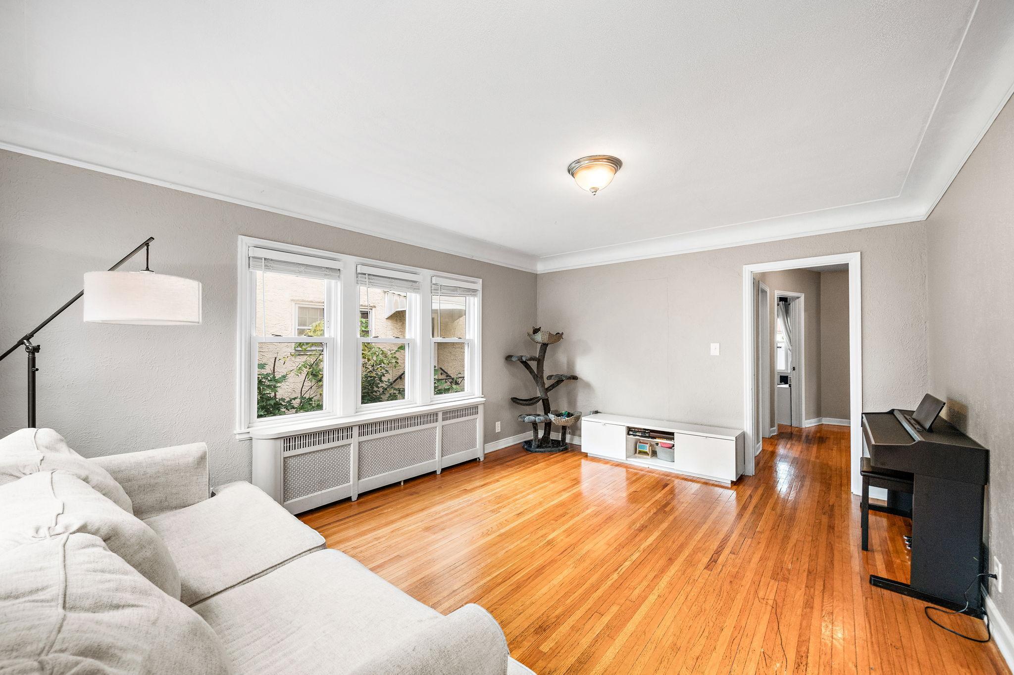 727 Cottage Avenue E