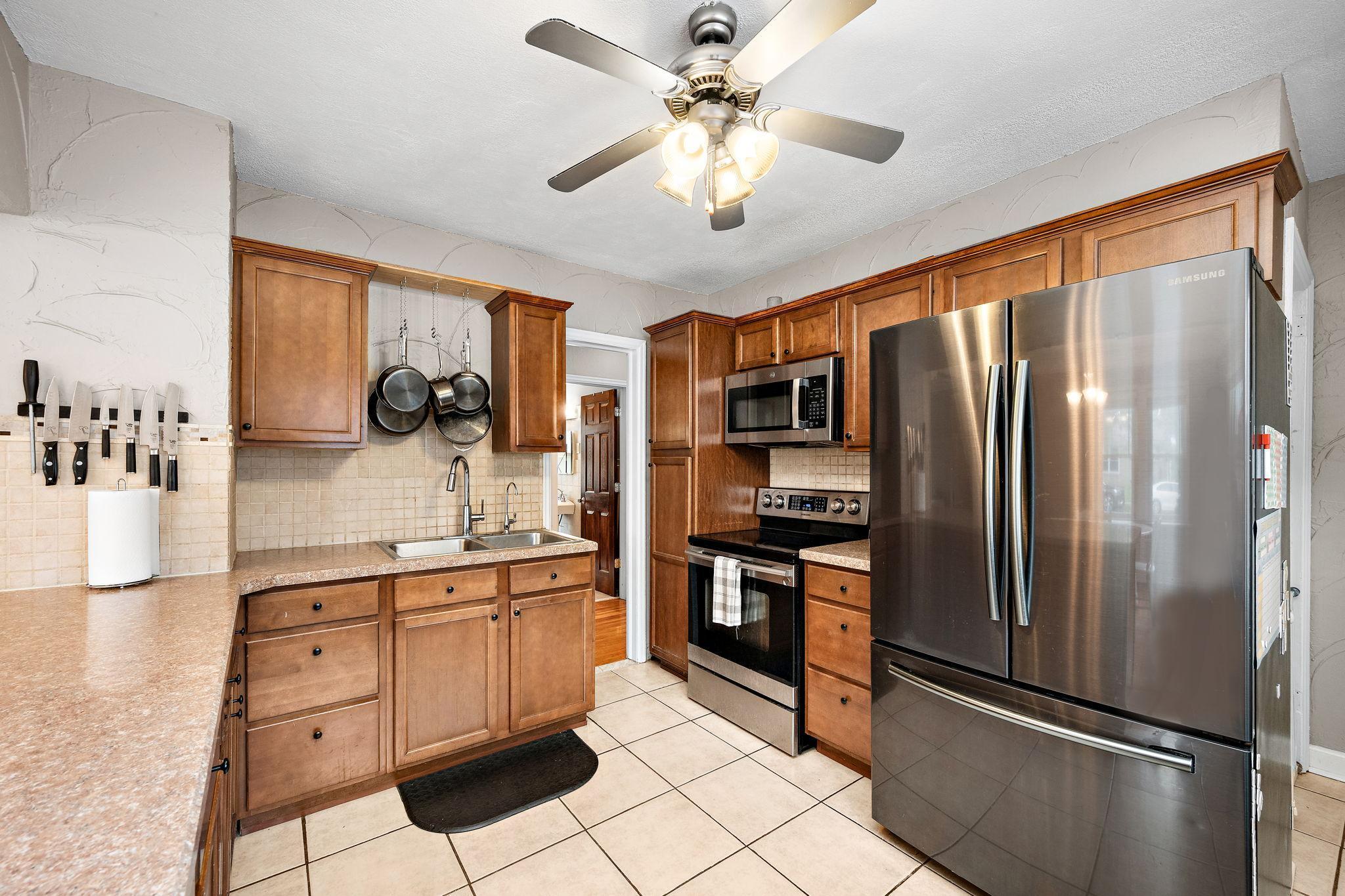 727 Cottage Avenue E