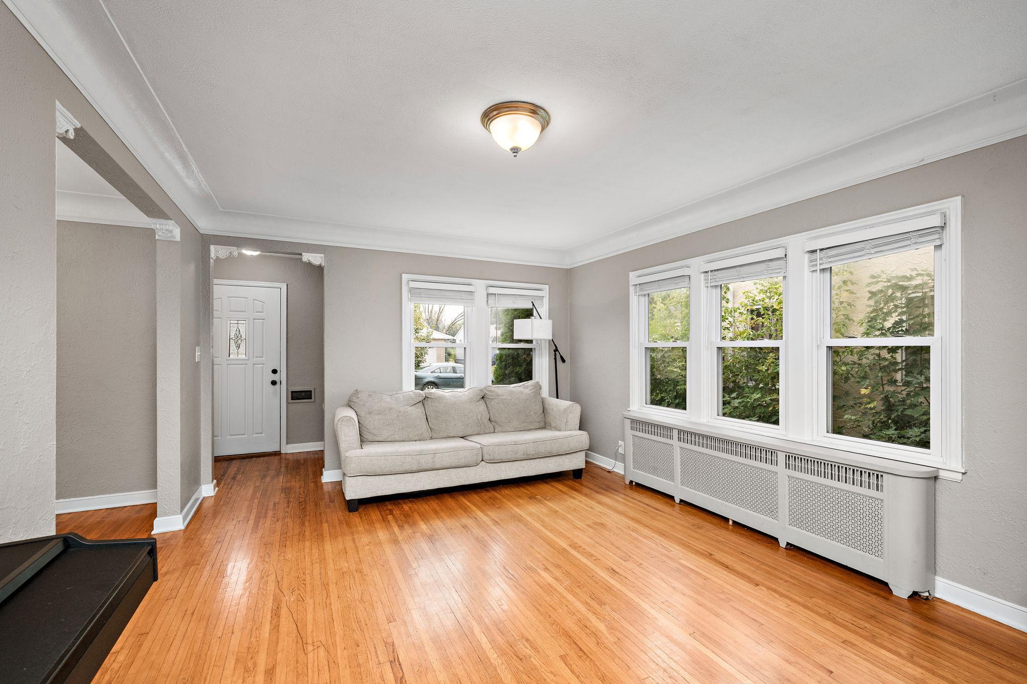 727 Cottage Avenue E