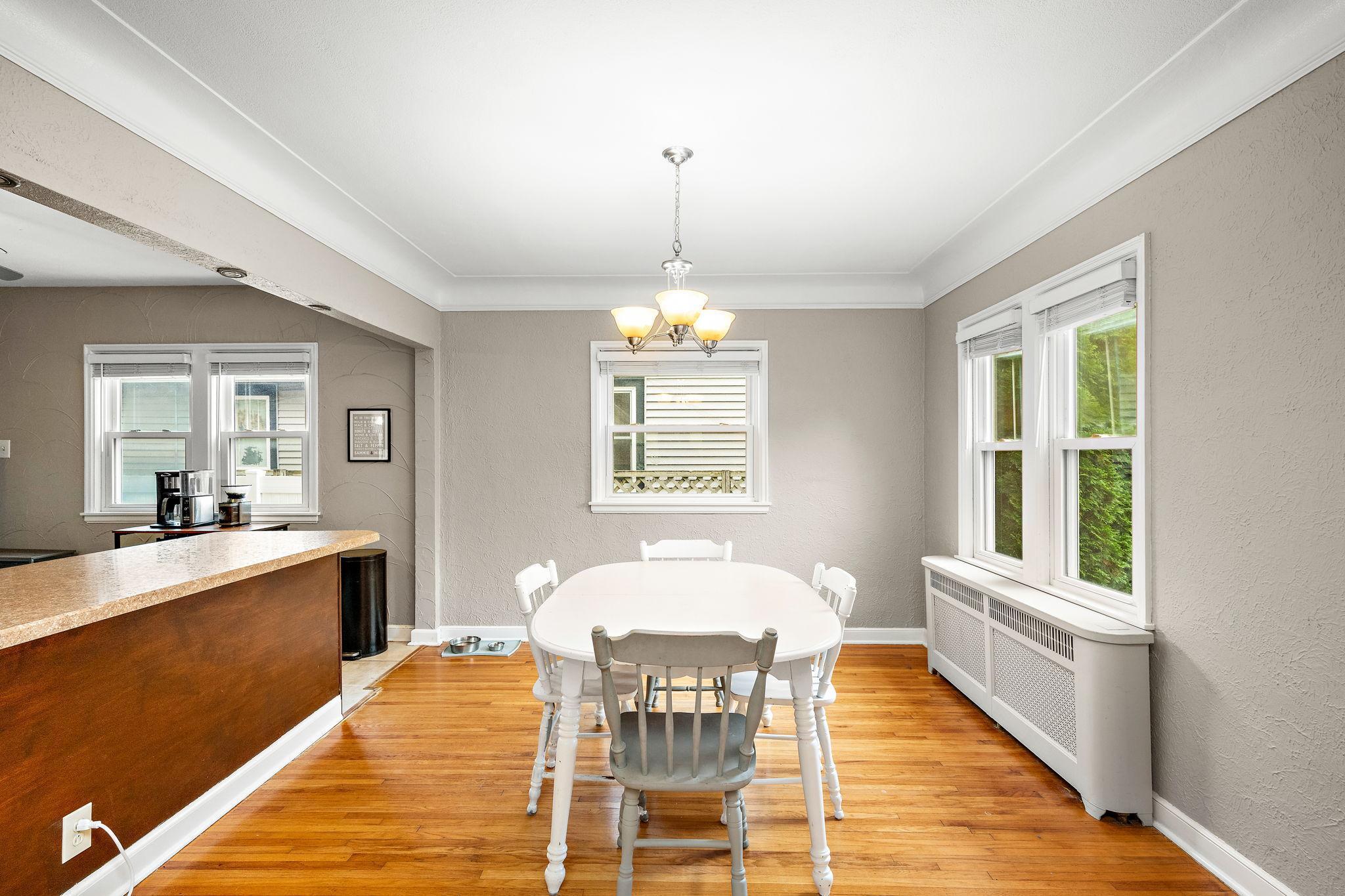 727 Cottage Avenue E