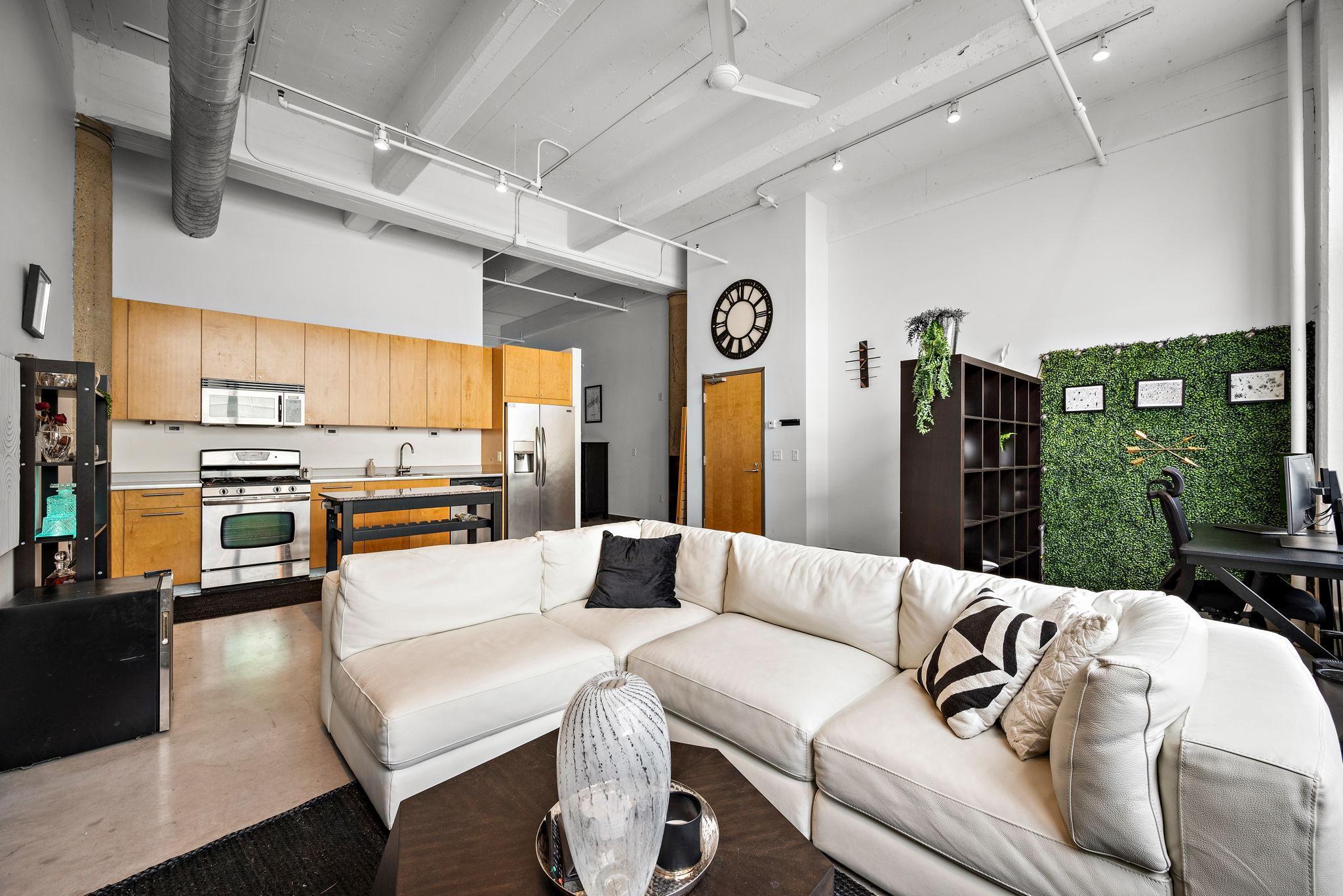 700 Washington Avenue N Unit: 523