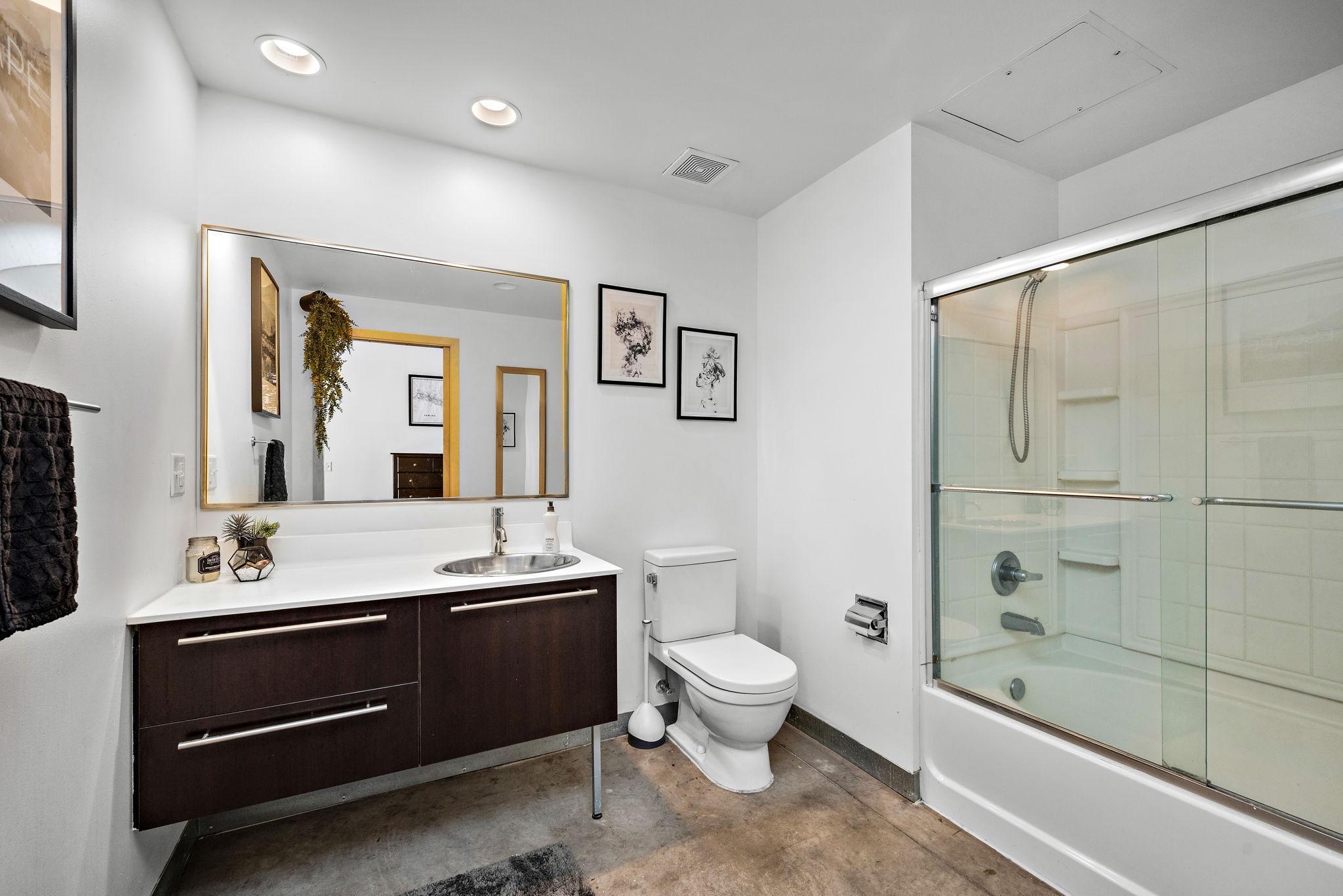 700 Washington Avenue N Unit: 523