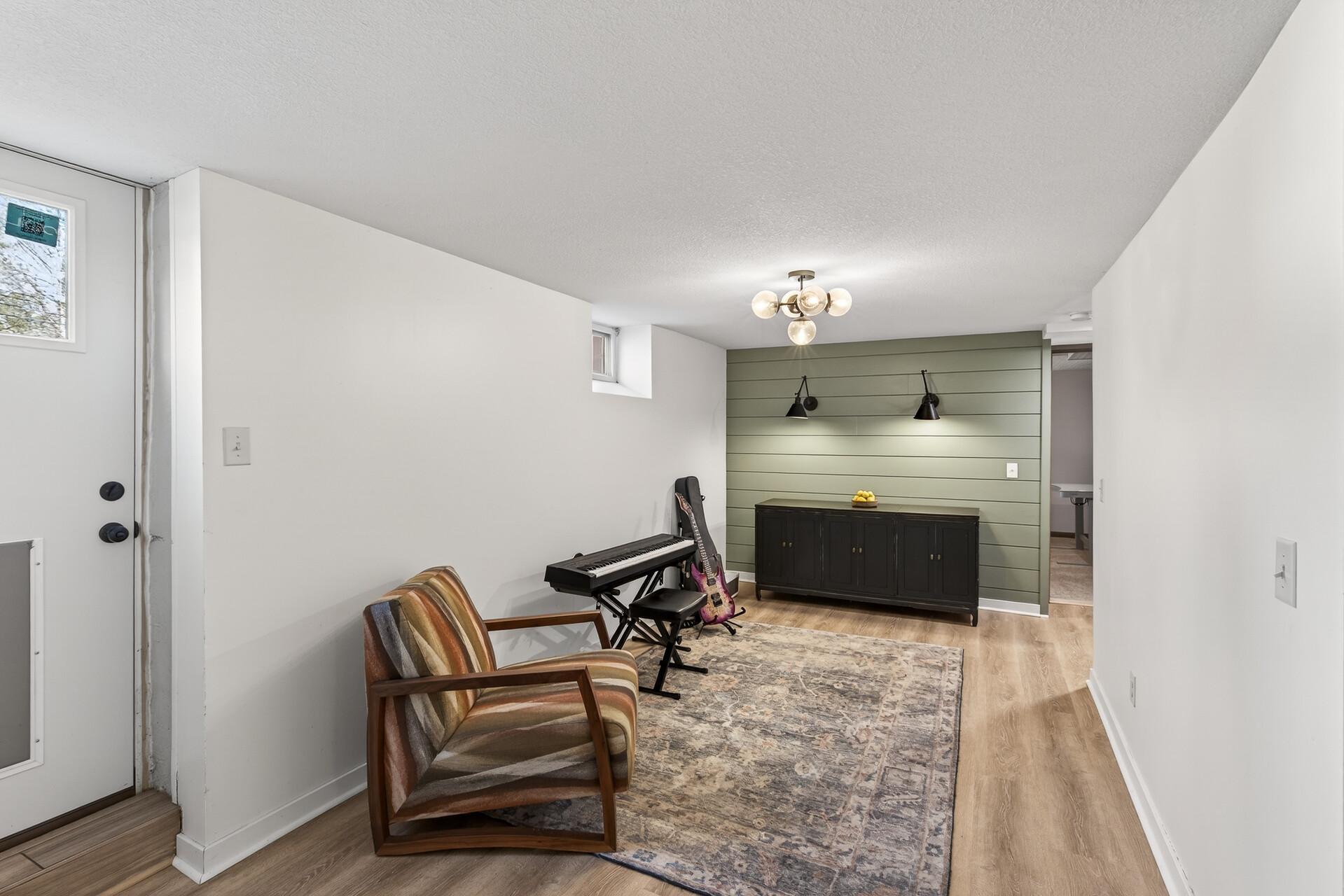 900 Sunset Drive S