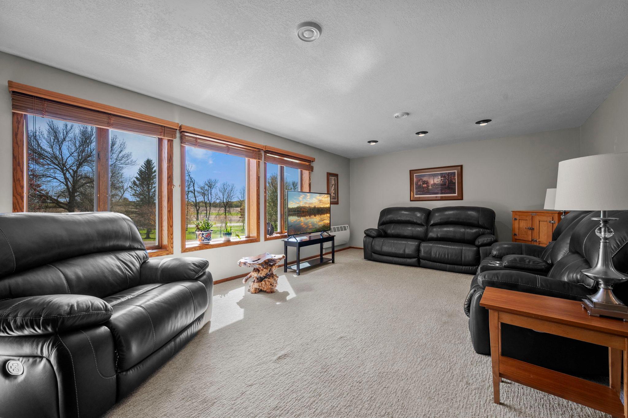 21650 Oakdale Drive