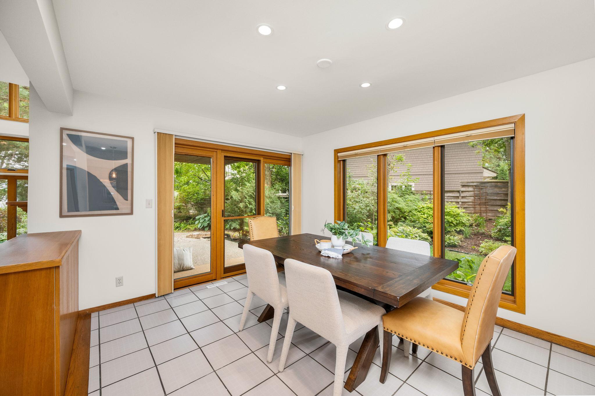 6658 Smithtown Road