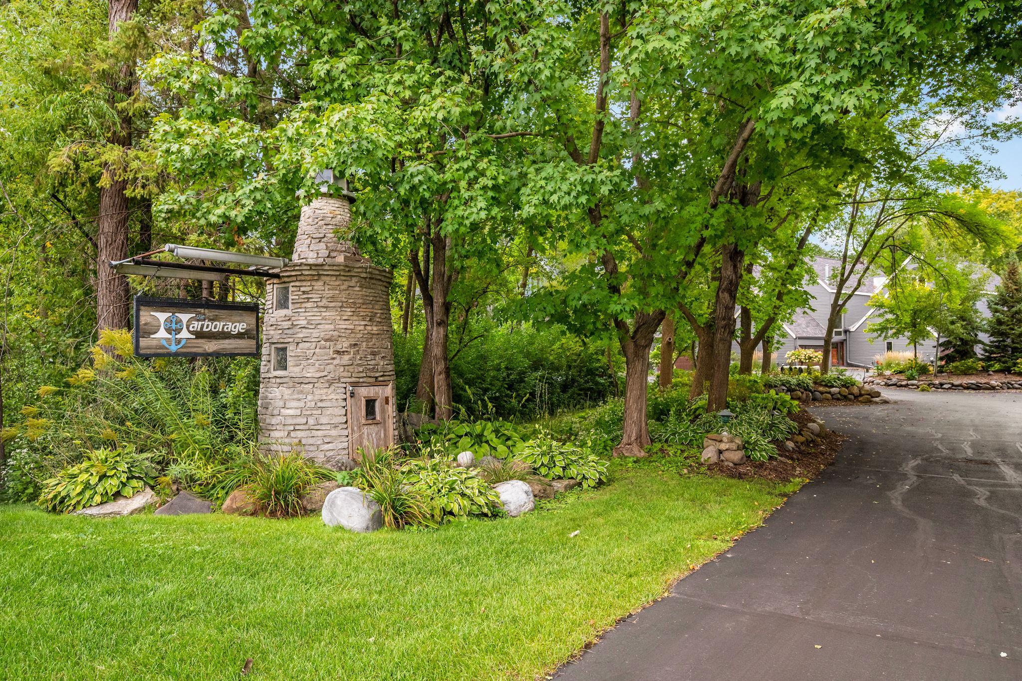 6658 Smithtown Road