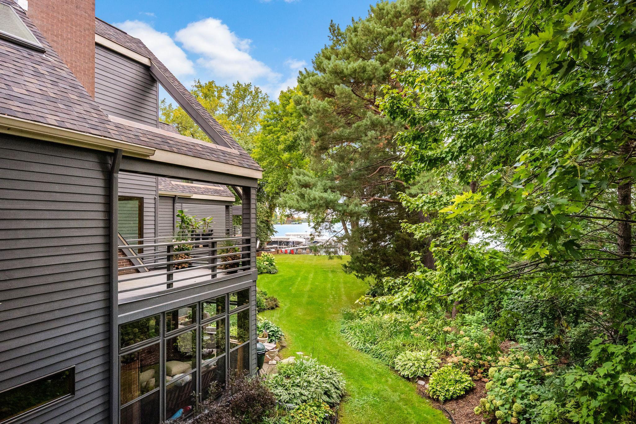 6658 Smithtown Road