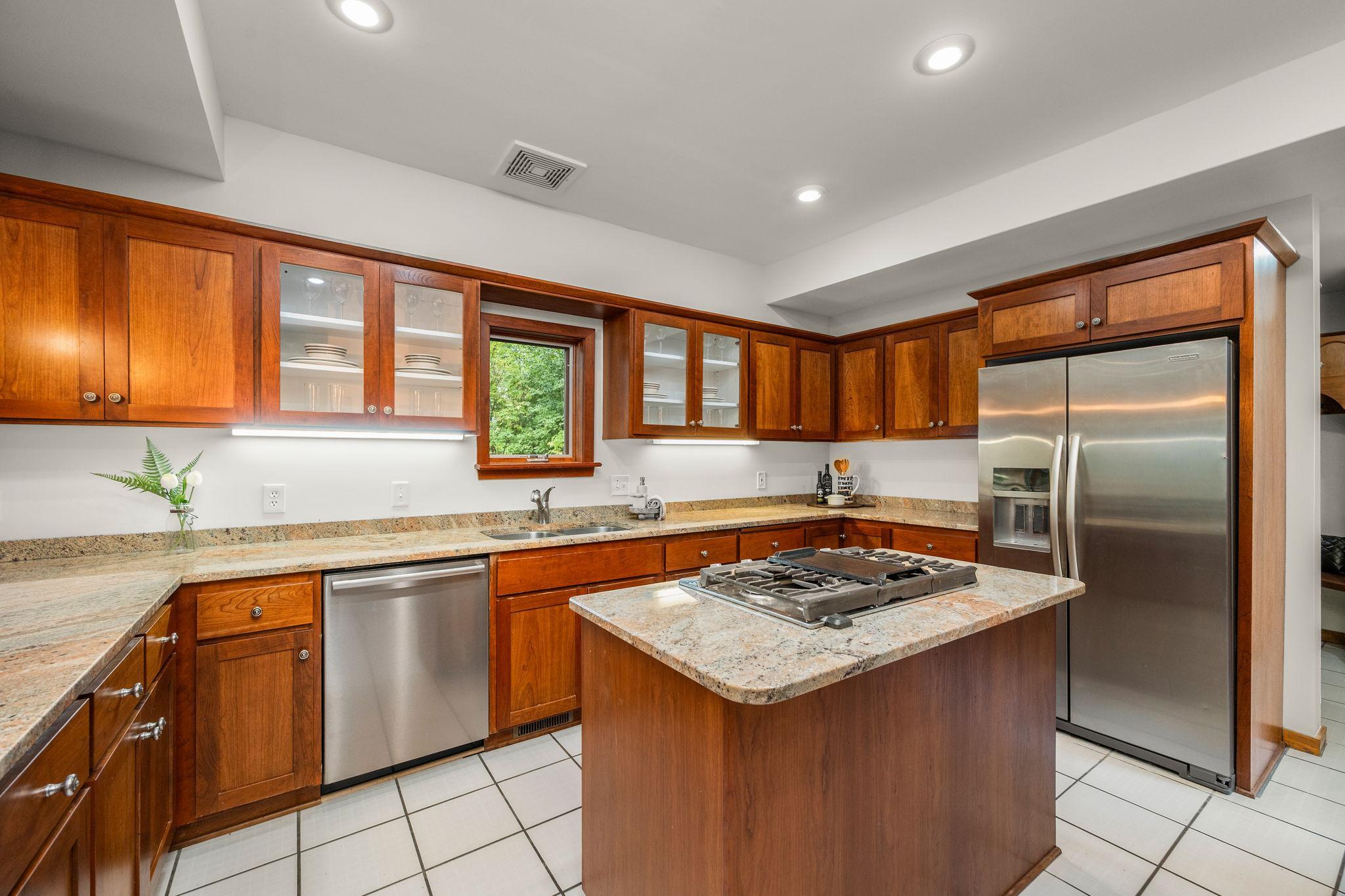 6658 Smithtown Road