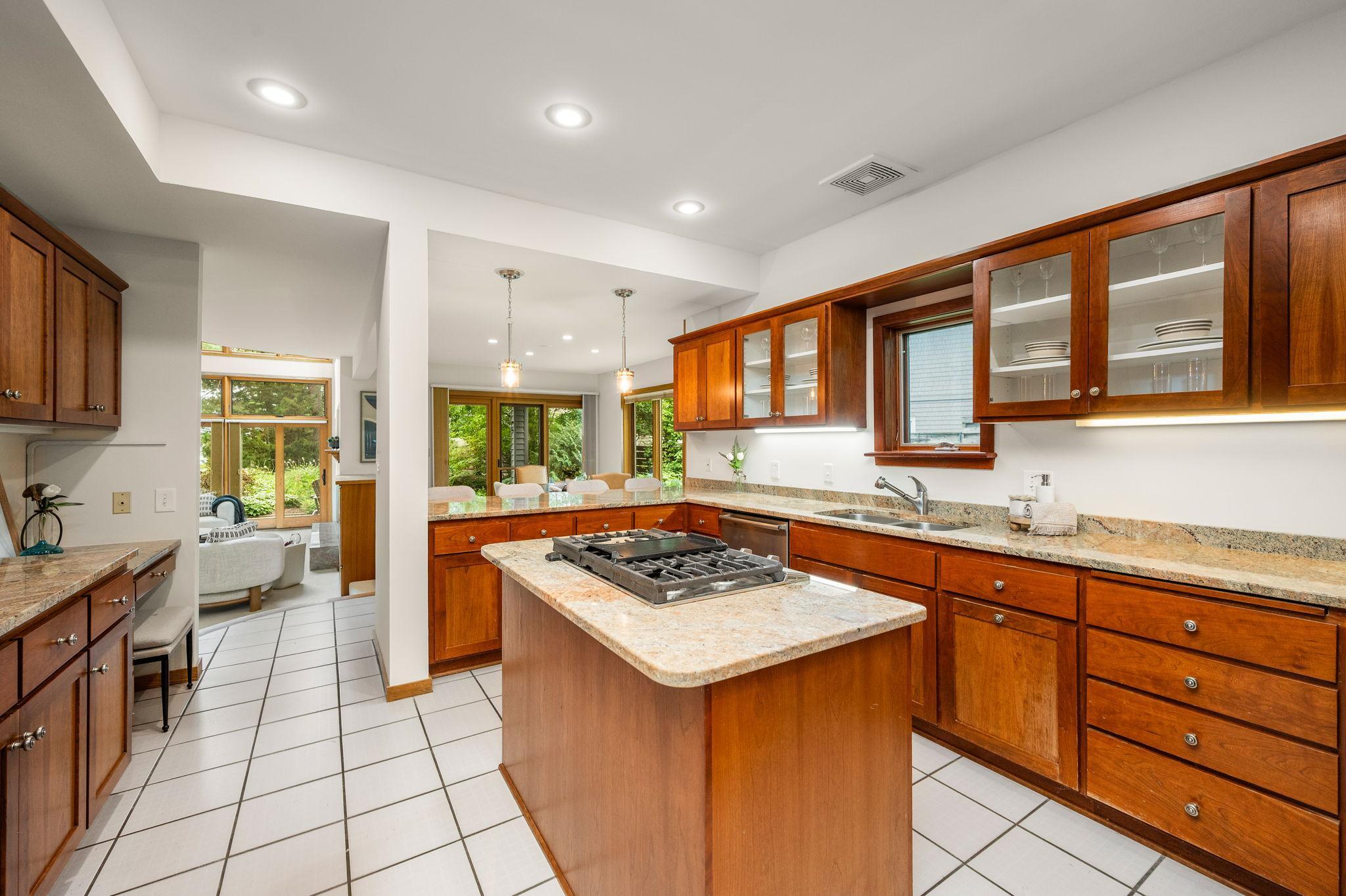 6658 Smithtown Road