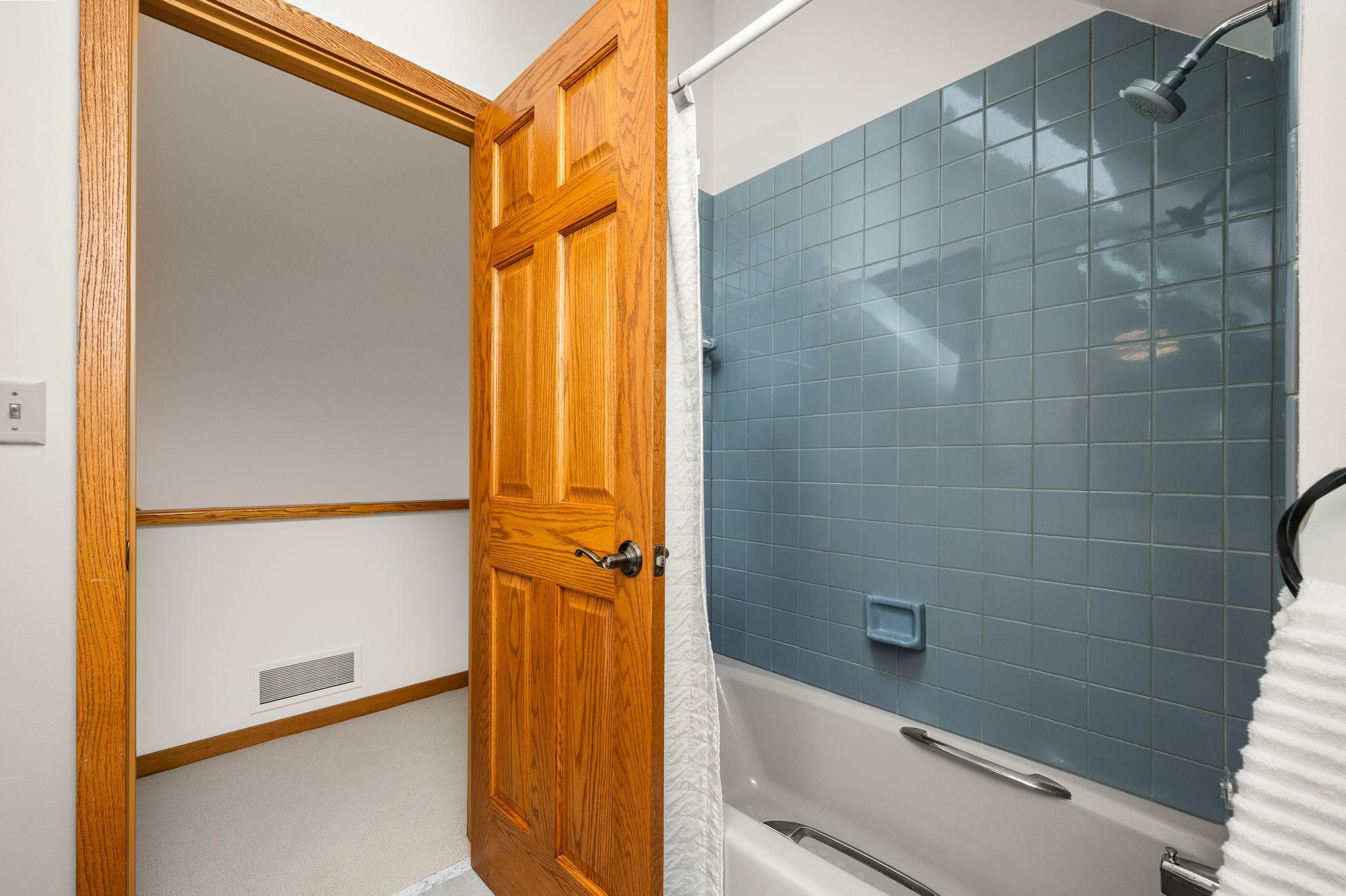 6658 Smithtown Road