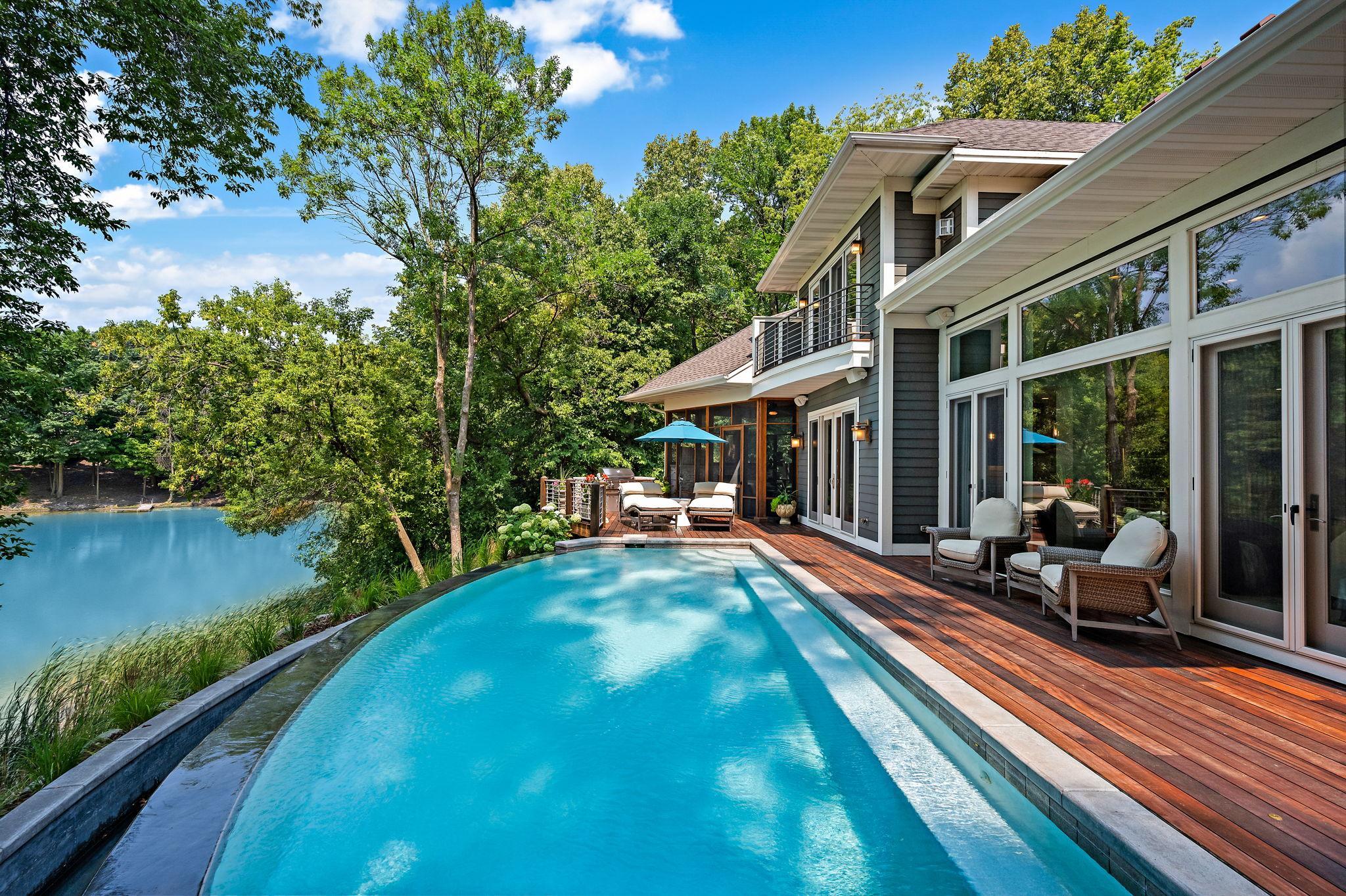 15 Queensland Lane N