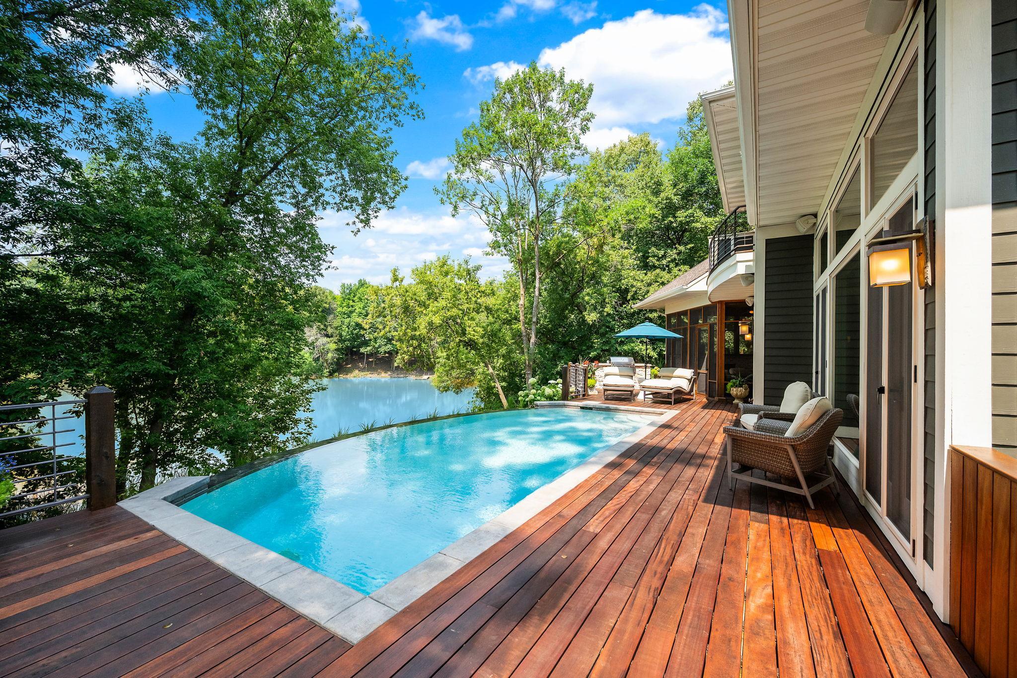 15 Queensland Lane N