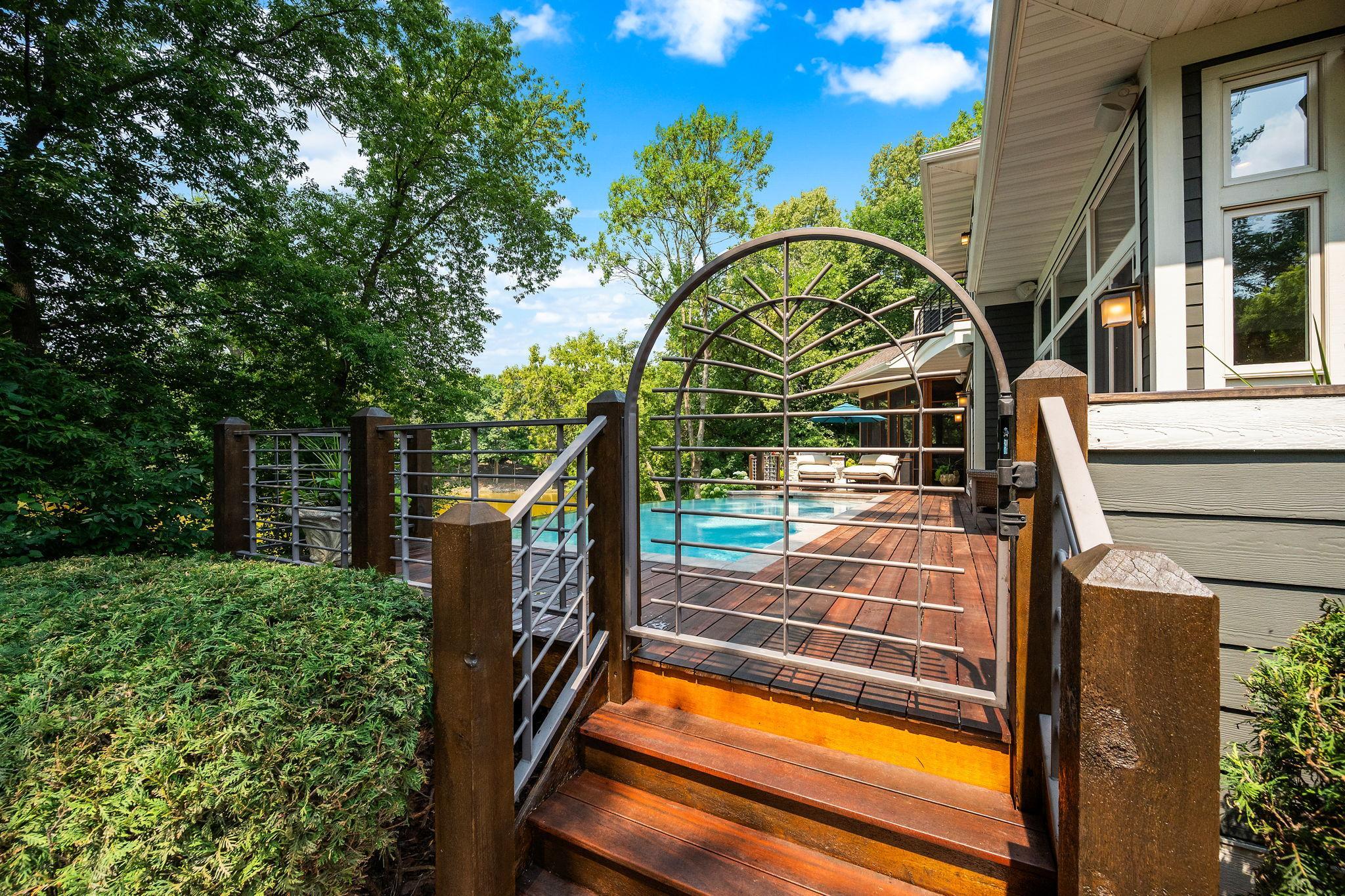 15 Queensland Lane N