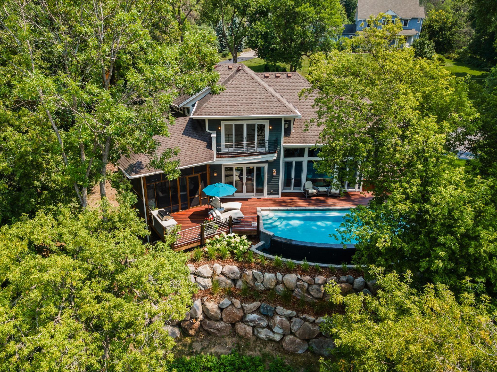 15 Queensland Lane N