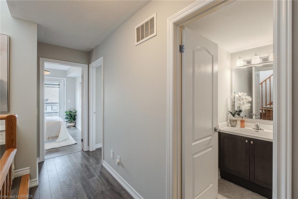 422 Athabasca Common