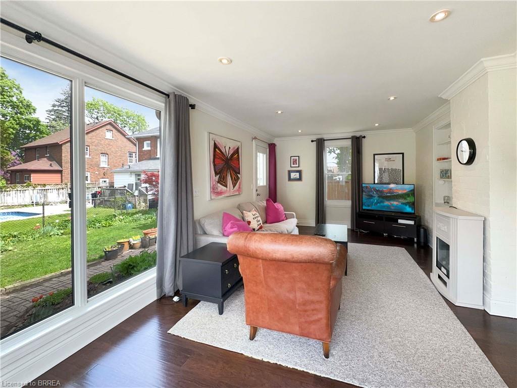 5 Hawarden Avenue