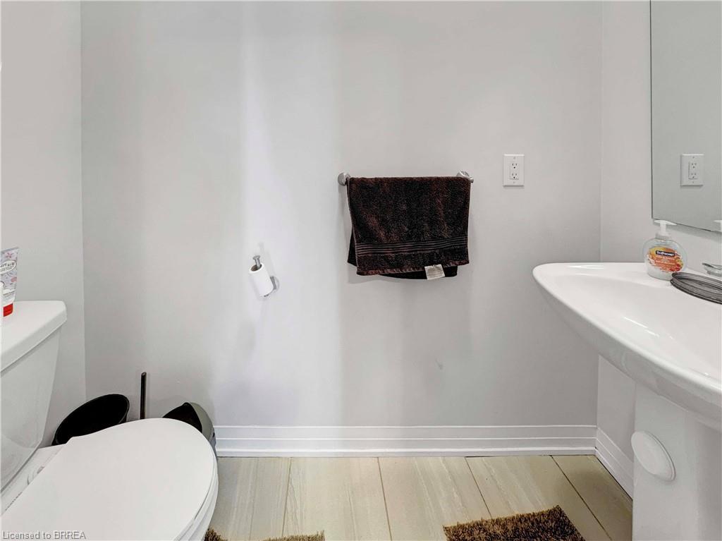 1105-585 Colborne Street Unit: 1105