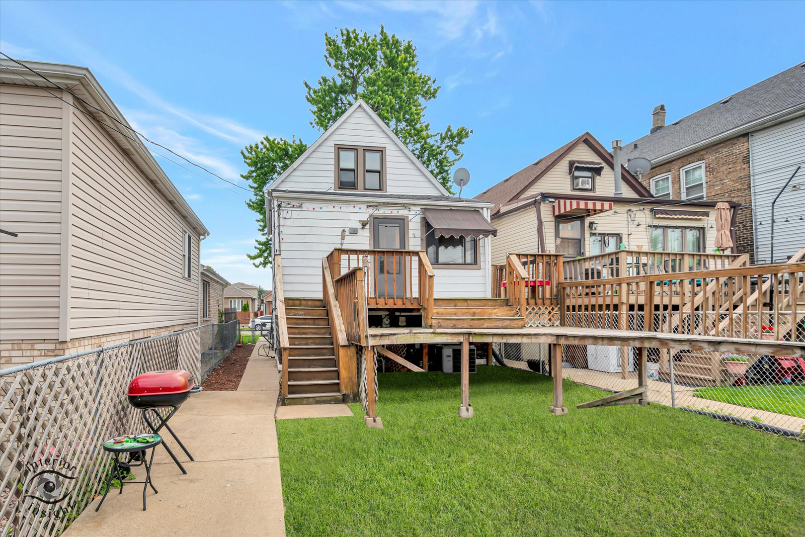 5716 W 64th Place