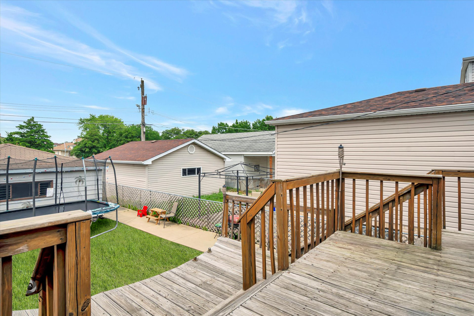 5716 W 64th Place