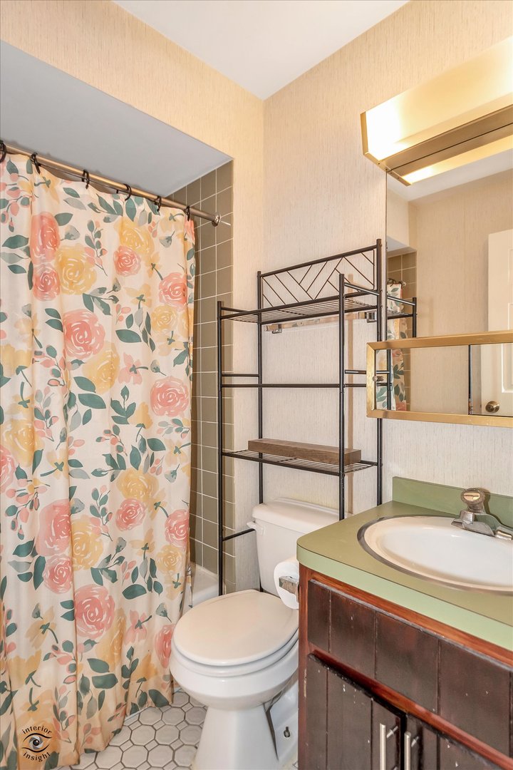 6135 Marshall Avenue Unit: 301