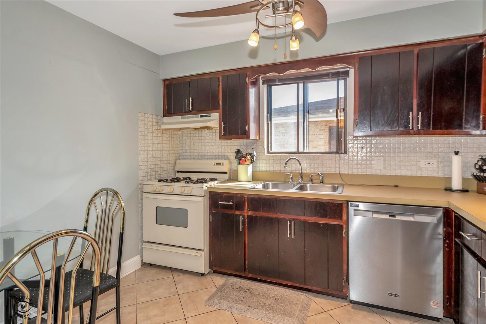 6135 Marshall Avenue Unit: 301