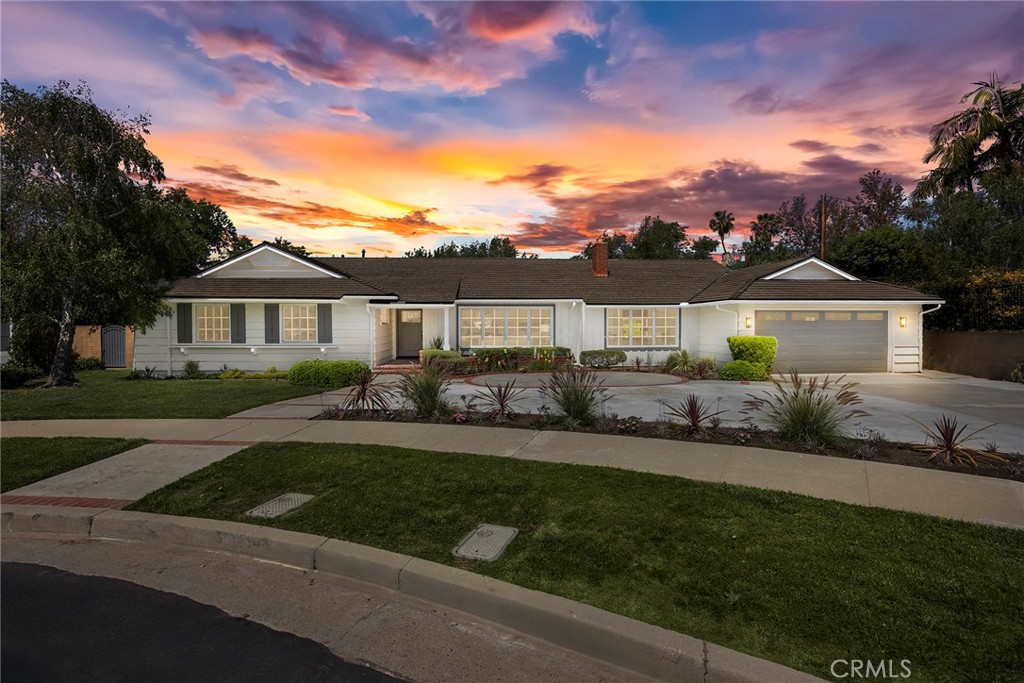 2807 Sunnywood Drive