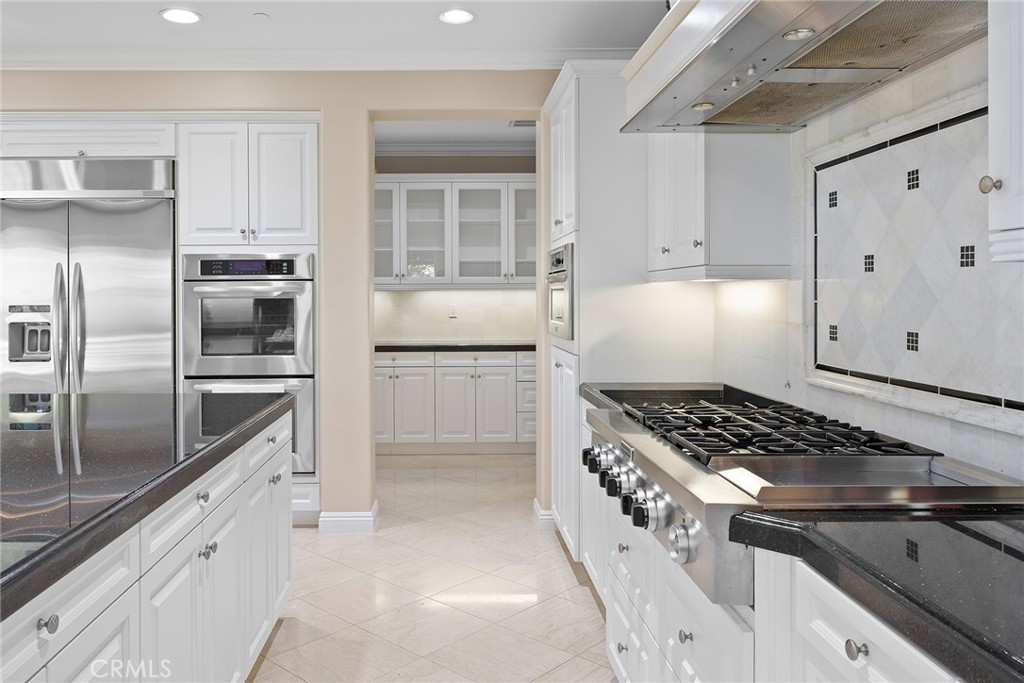 1009 Newhall