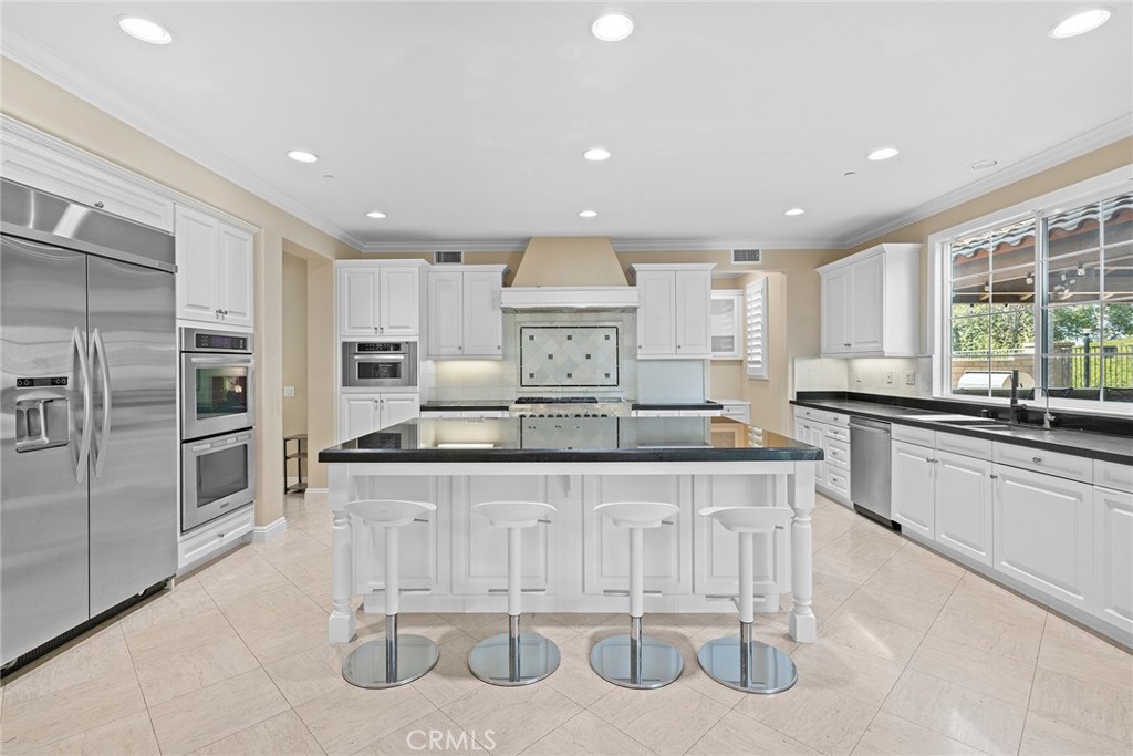 1009 Newhall