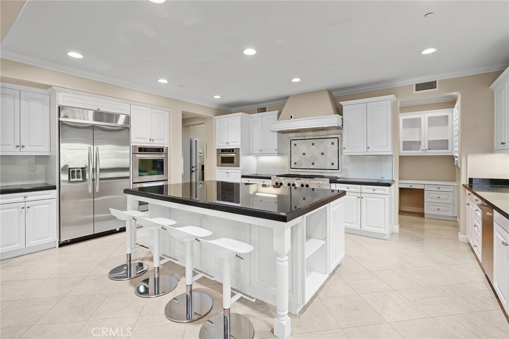 1009 Newhall