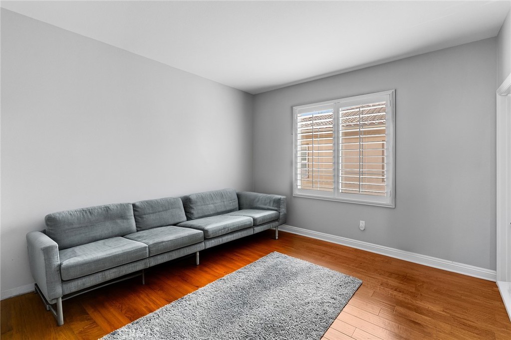 1009 Newhall