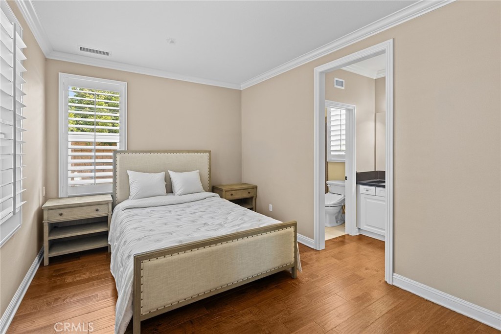 1009 Newhall