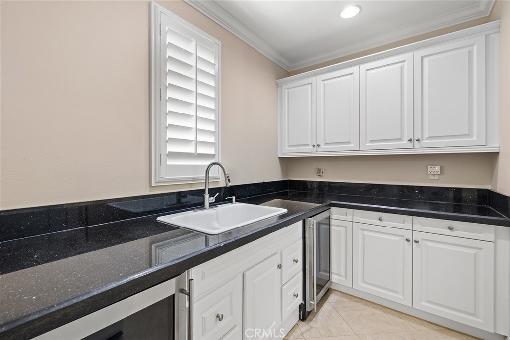 1009 Newhall