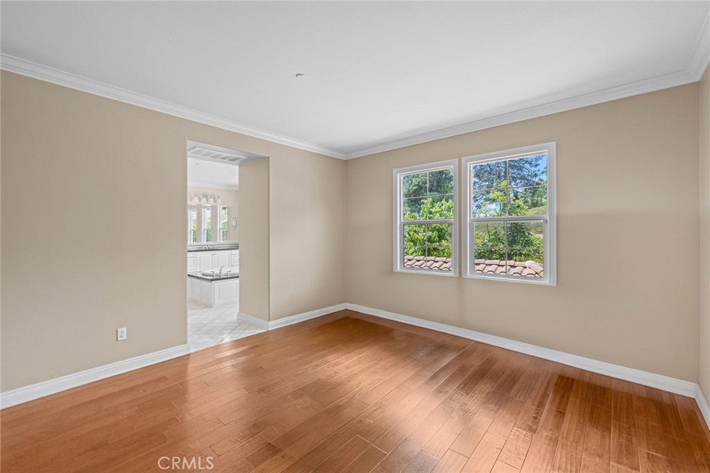 1009 Newhall