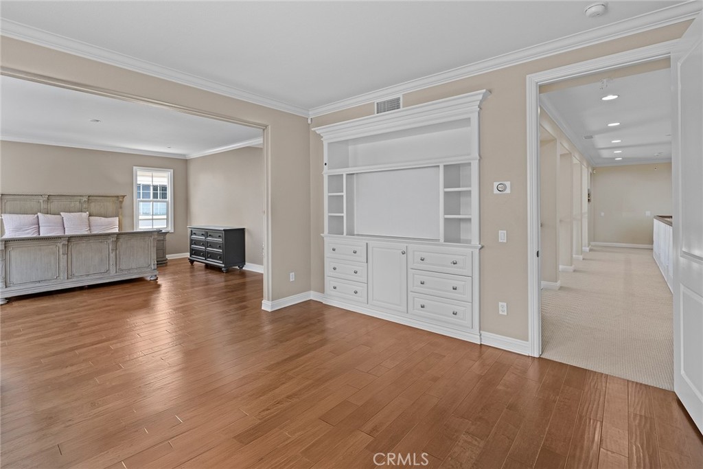 1009 Newhall