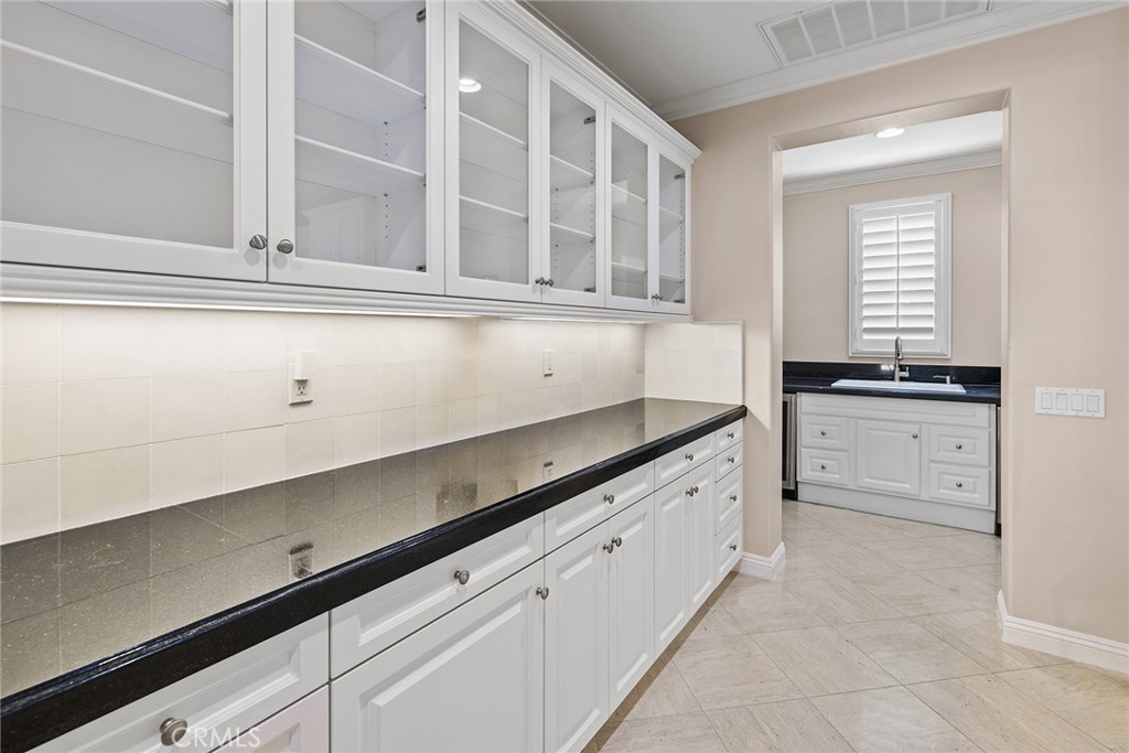 1009 Newhall