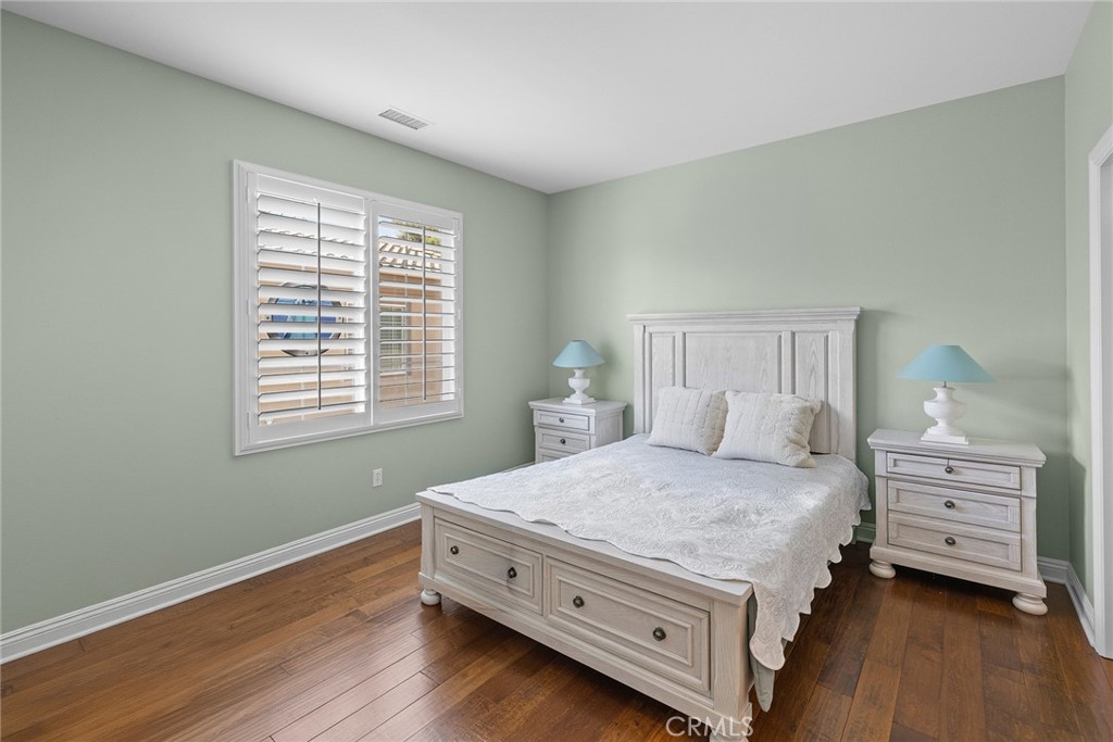 1009 Newhall