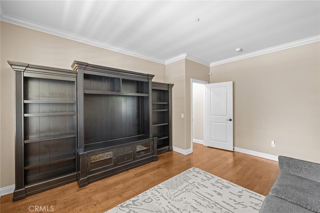 1009 Newhall