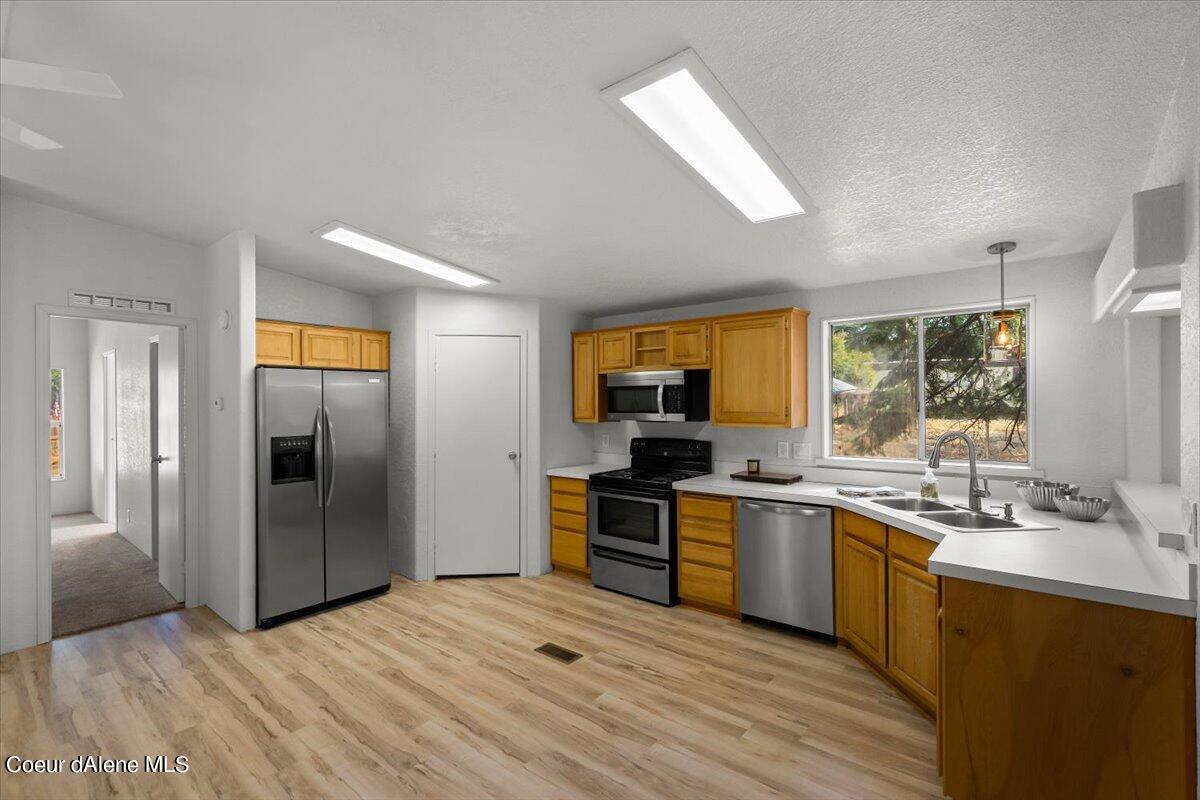 1365 S DILLON DR