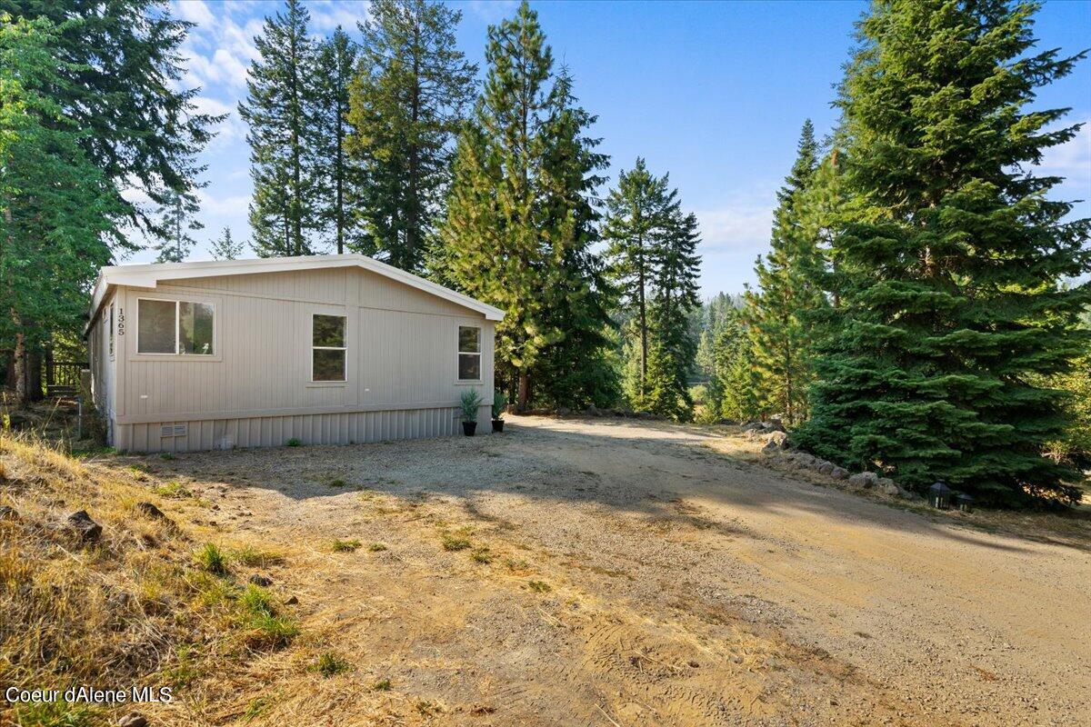 1365 S DILLON DR