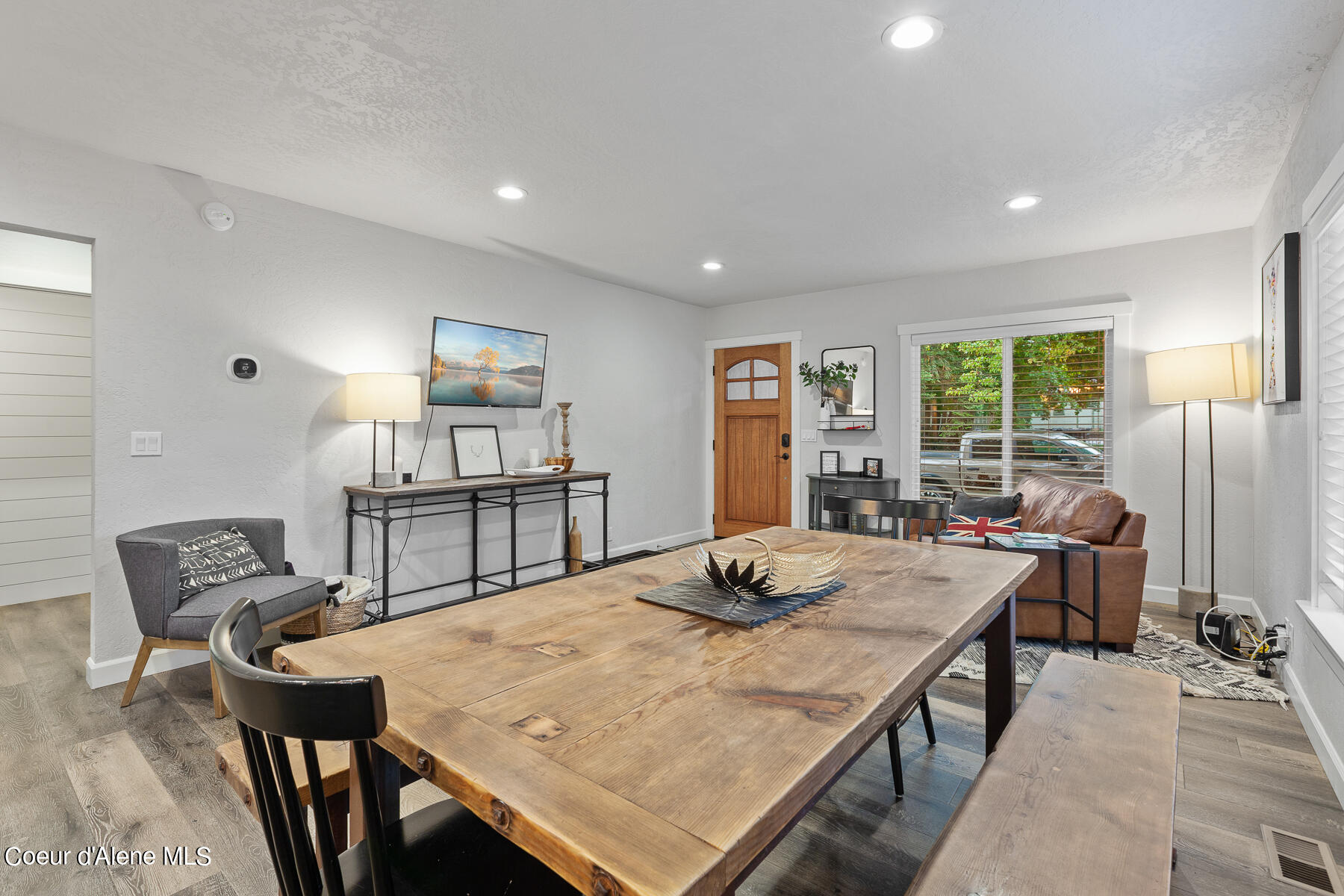 310 E WALLACE AVE