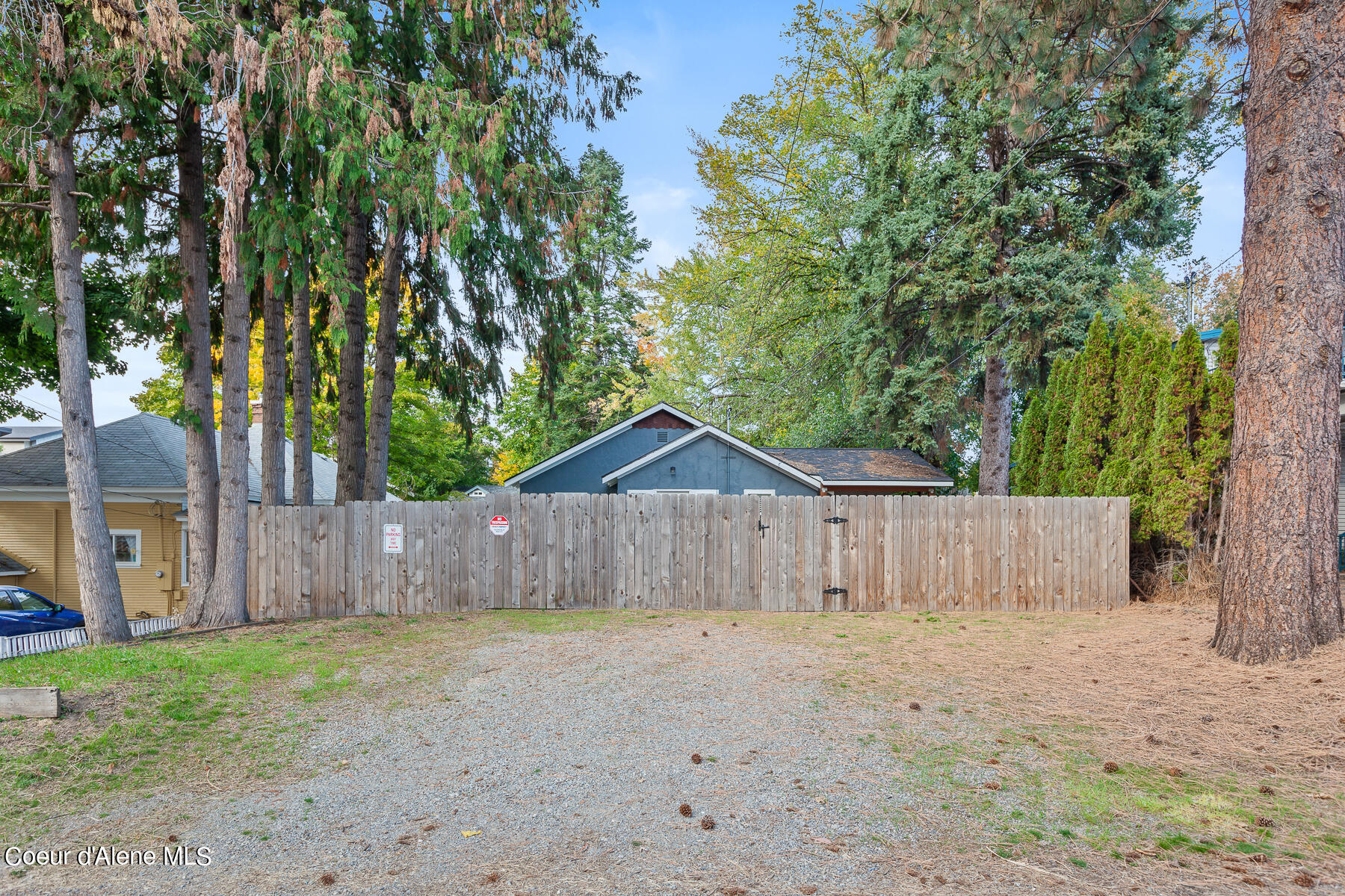 310 E WALLACE AVE