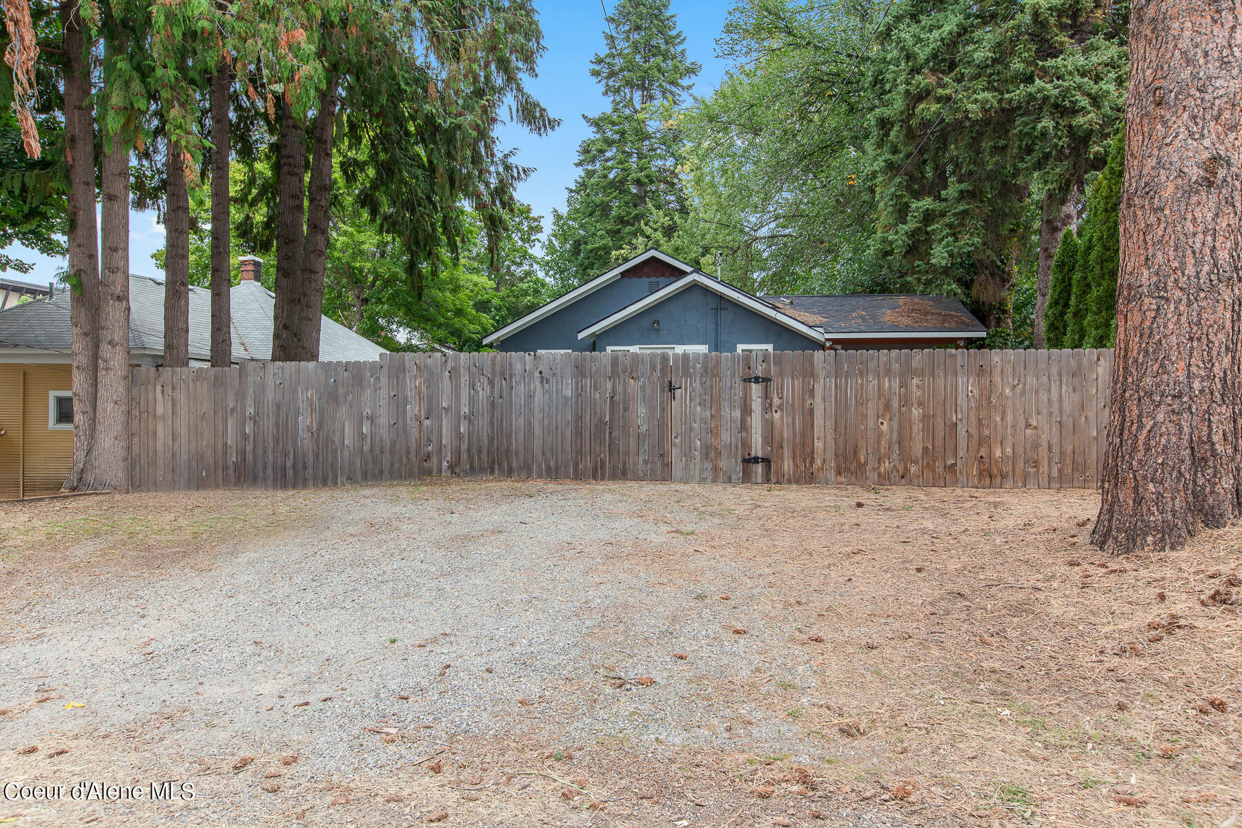 310 E WALLACE AVE