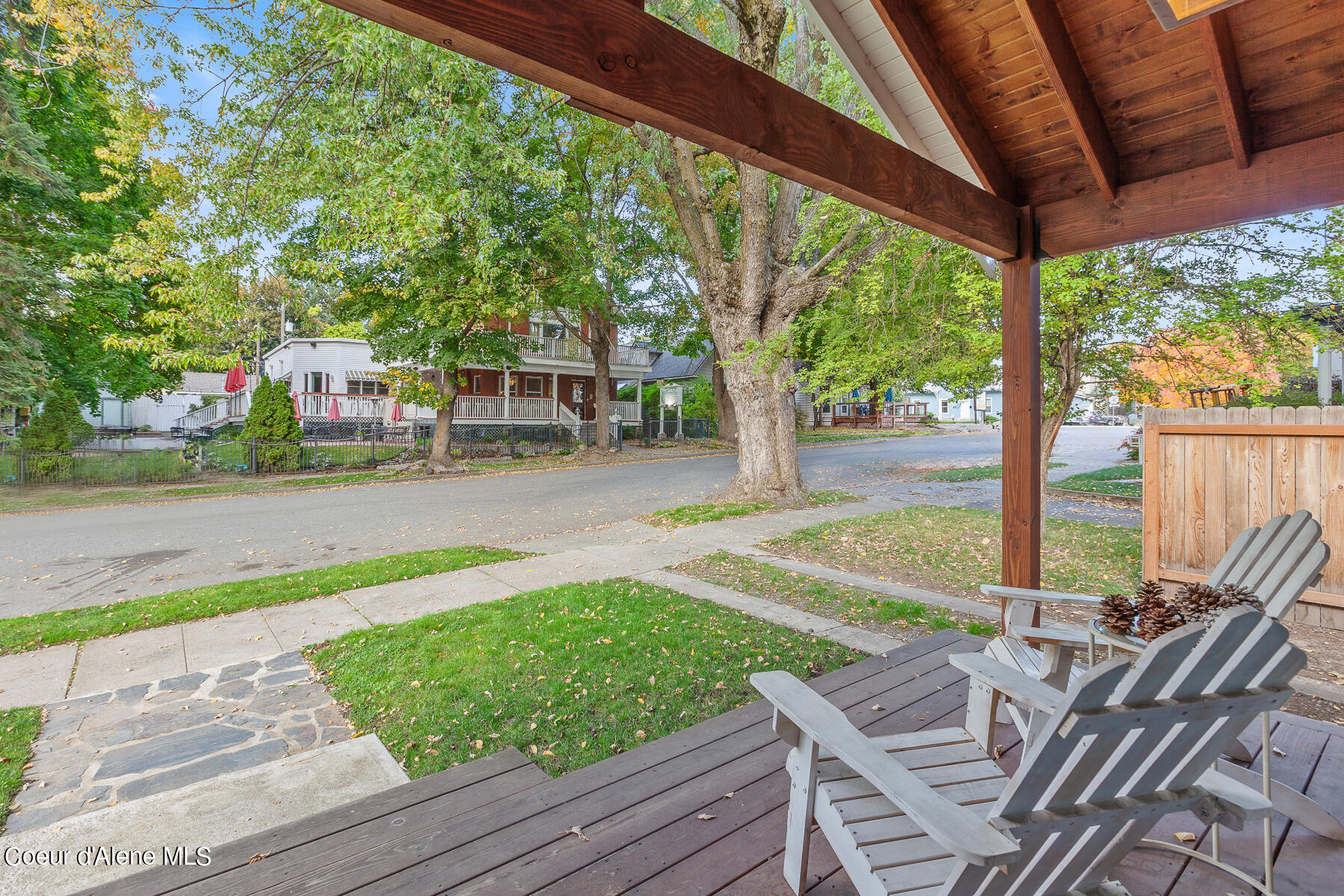 310 E WALLACE AVE