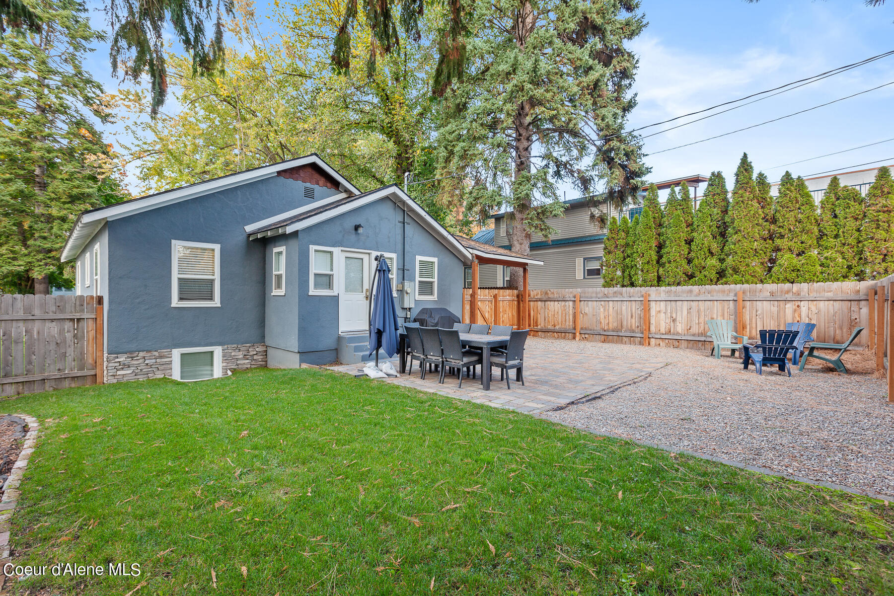 310 E WALLACE AVE