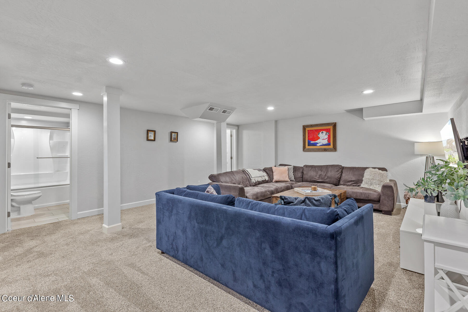 310 E WALLACE AVE