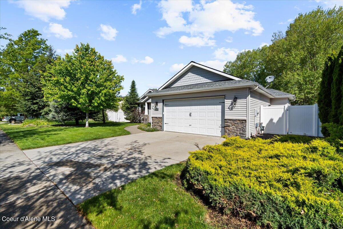 2741 W Broadmoore Dr