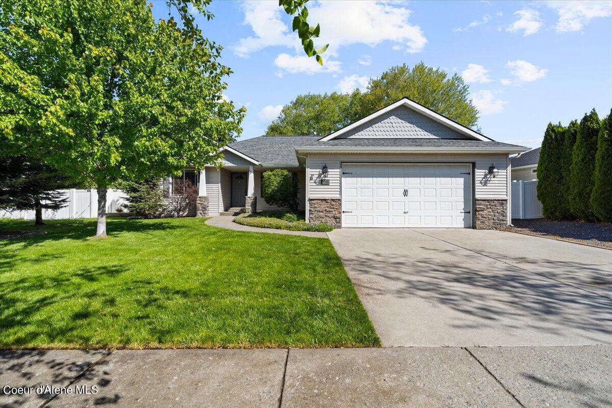 2741 W Broadmoore Dr